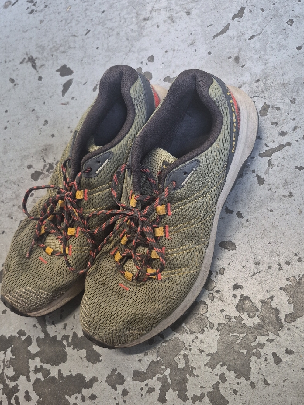Merrell Men's Olive Green Mesh Athletic Sneakers with Black Trim and Red Accents